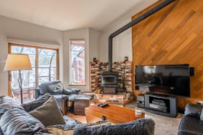 2 bedroom 3 bath in Forest Creek 35 sleeps 5 Just steps to free town shuttle Great Views